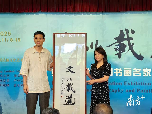 参展艺术家捐赠作品。卢浩能 摄